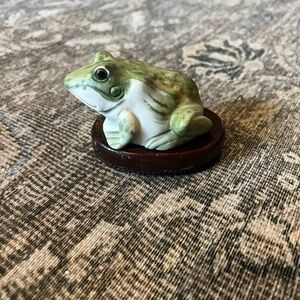 Vintage Ceramic/Porcelain Hand Painted Lint Brush Frog On Wood Base (Rare Piece)